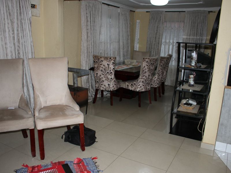 RECENTLY RENOVATED 3 BEDROOM HOUSE - Photo 8