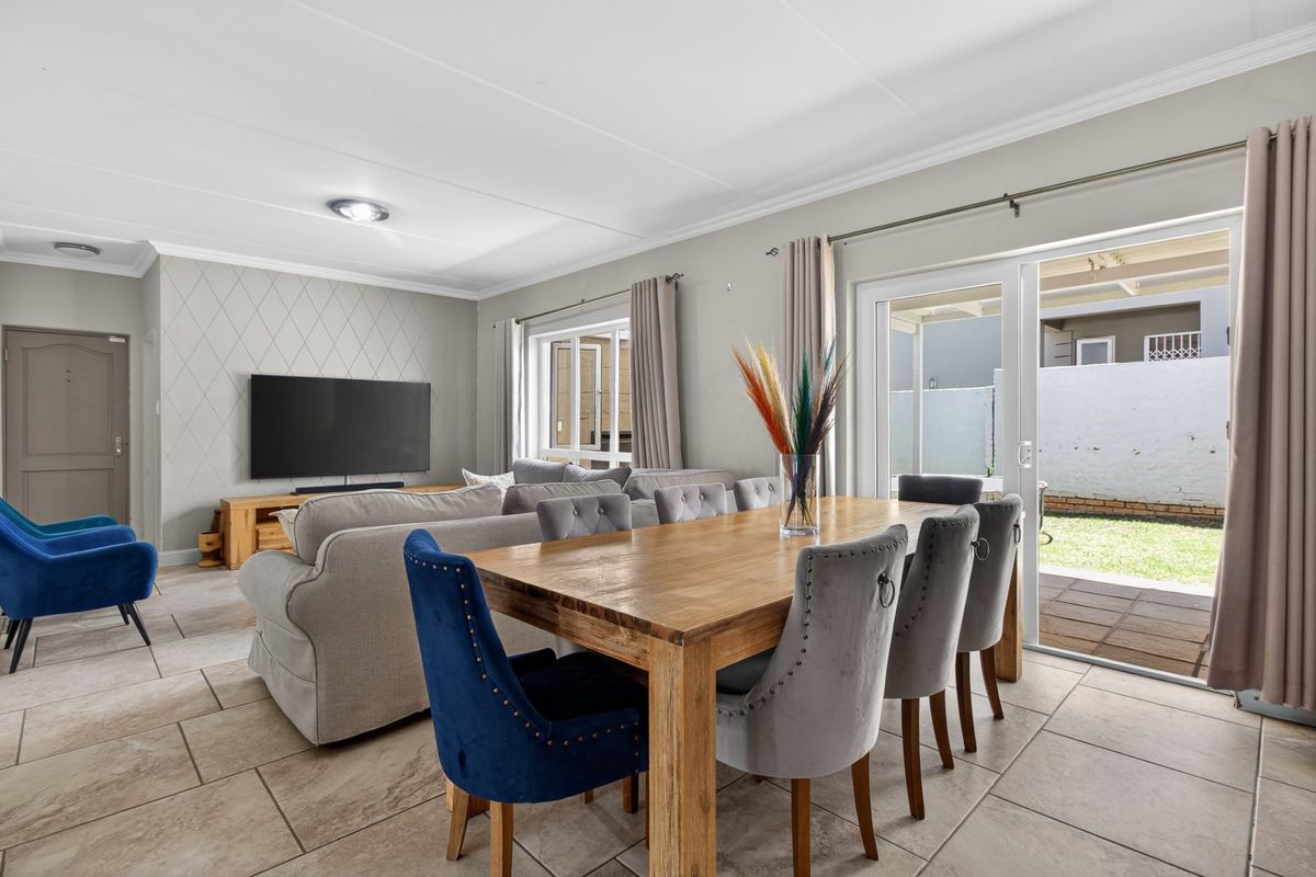 3 bed2,5 stylish family home for sale in Kyalami Hills - Photo 2