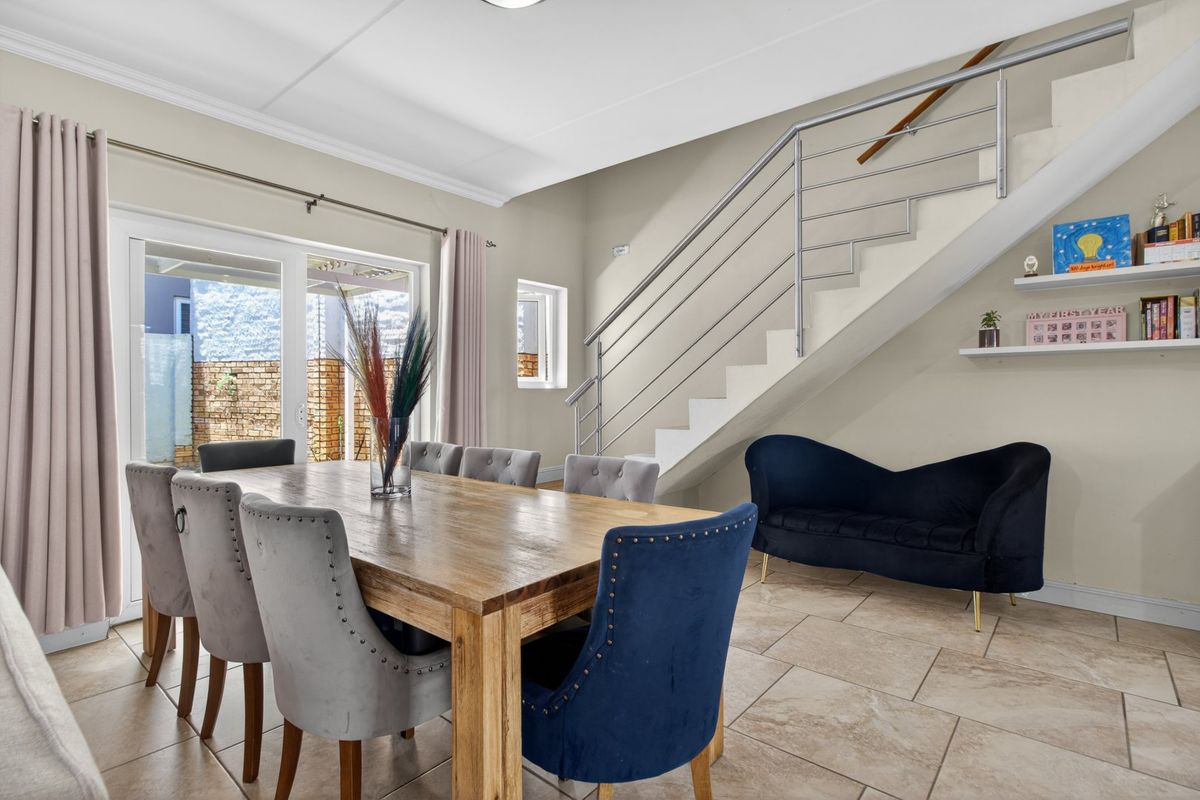 3 bed2,5 stylish family home for sale in Kyalami Hills - Photo 4