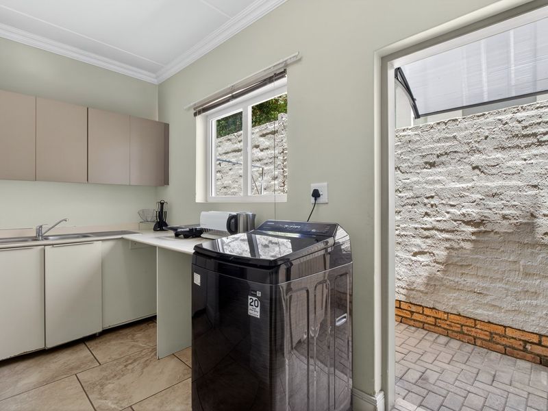 3 bed2,5 stylish family home for sale in Kyalami Hills - Photo 8