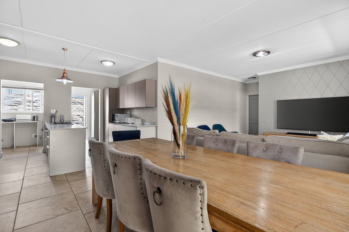 3 bed2,5 stylish family home for sale in Kyalami Hills - Photo 5