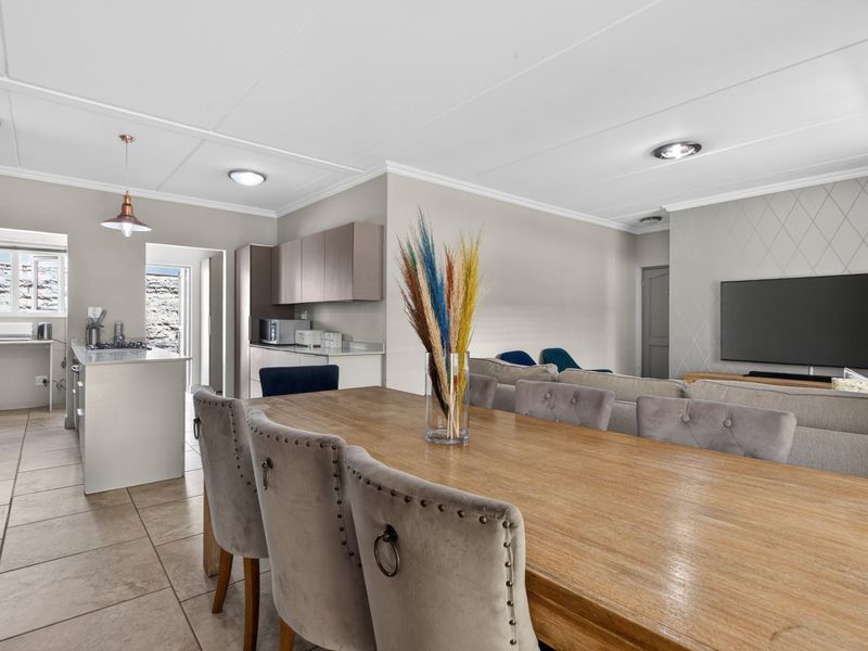 3 bed2,5 stylish family home for sale in Kyalami Hills - Photo 5