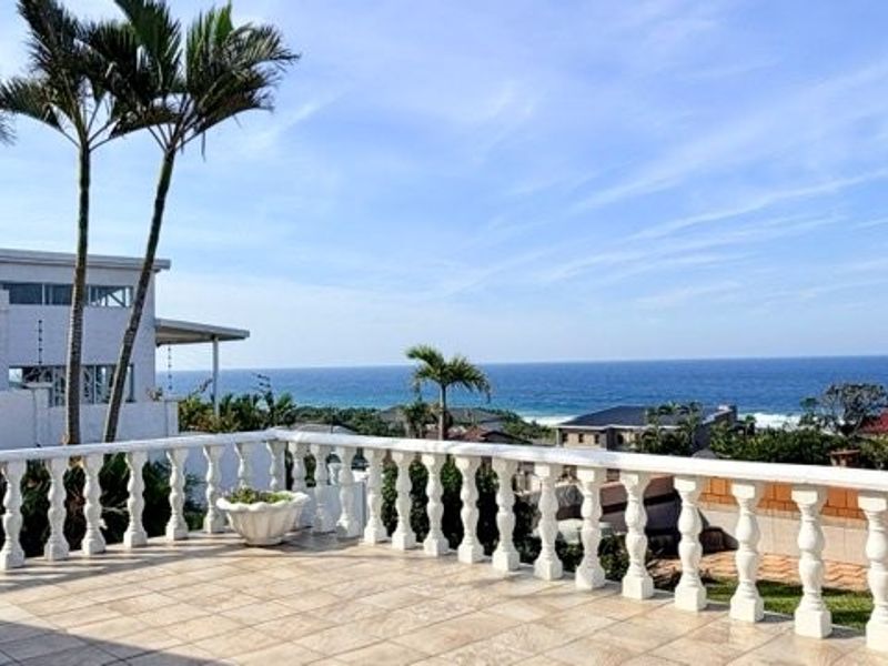 Stunning Coastal Home Designed For Luxury Family Living - Photo 9