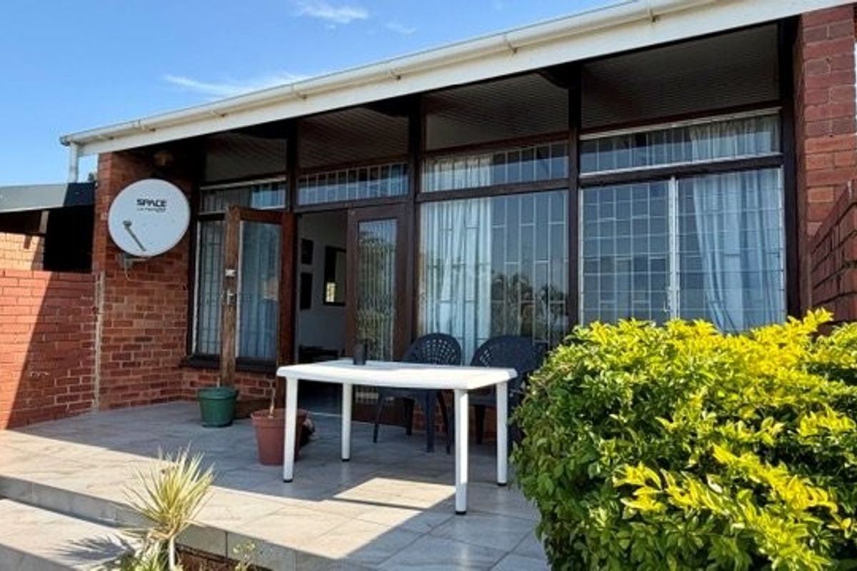 Charming Coastal Townhouse With Lovely Sea Views - Photo 5