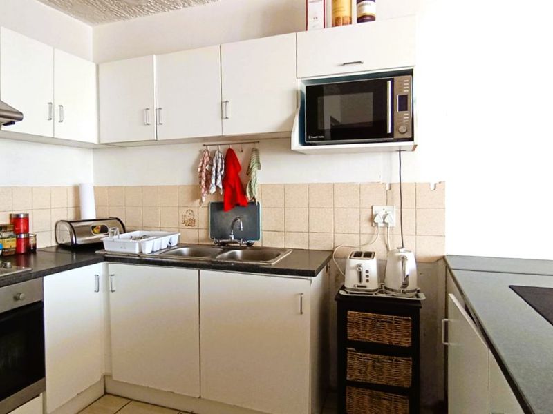2 Bedroom Apartment for Sale in Silverton, Pretoria – Comfortable Living in a Convenient Location - Photo 4
