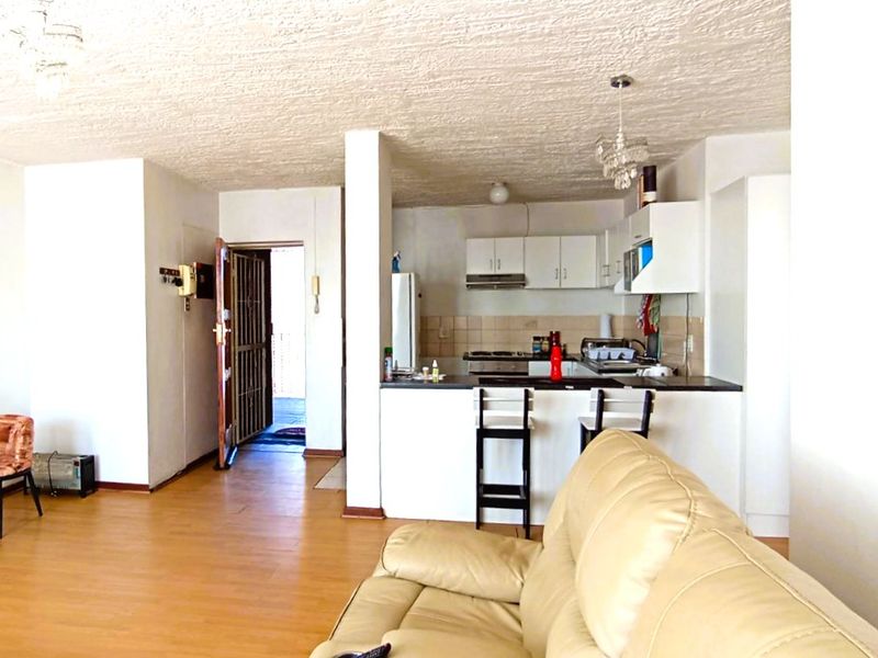 2 Bedroom Apartment for Sale in Silverton, Pretoria – Comfortable Living in a Convenient Location - Photo 5