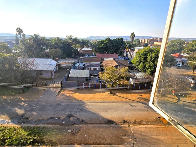 2 Bedroom Apartment for Sale in Silverton, Pretoria – Comfortable Living in a Convenient Location - Photo 3