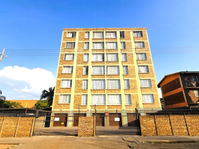 2 Bedroom Apartment for Sale in Silverton, Pretoria – Comfortable Living in a Convenient Location - Photo 1