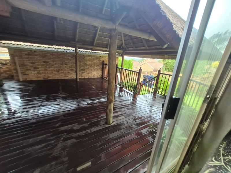 EXCEPTIONAL VALUE IN A PRIME LOCATION - Photo 2