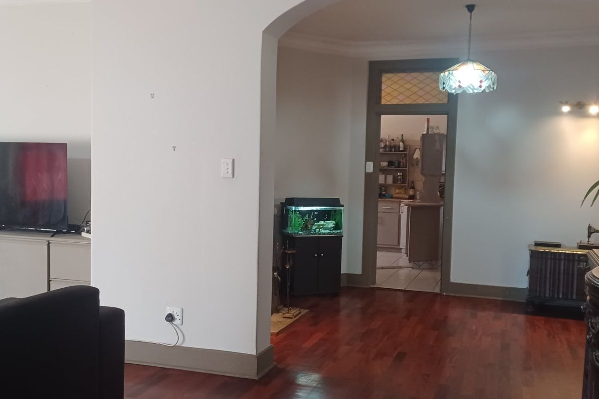 Home on Double Stand with endless Potential in central Kensington - Photo 2
