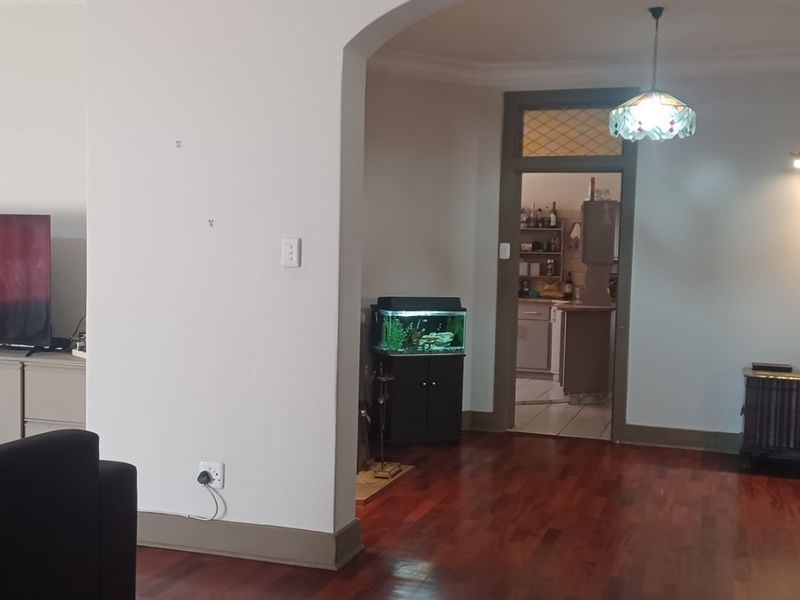 Home on Double Stand with endless Potential in central Kensington - Photo 2