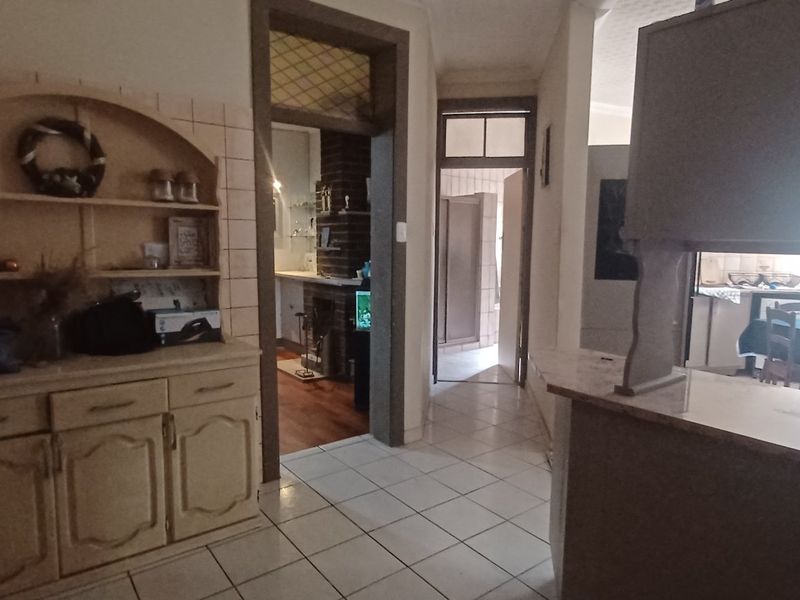 Home on Double Stand with endless Potential in central Kensington - Photo 1