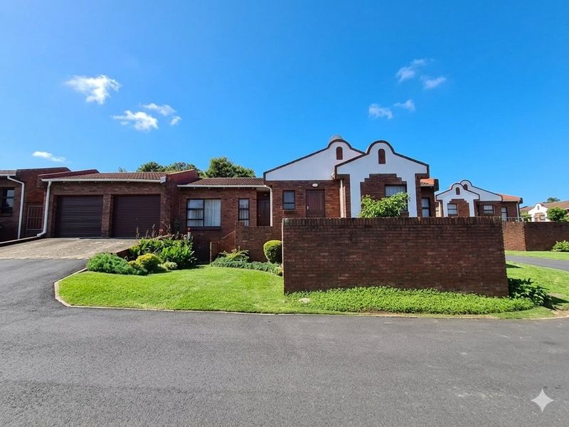 3 bedroom Townhouse for sale in Crestview Villas - Photo 1