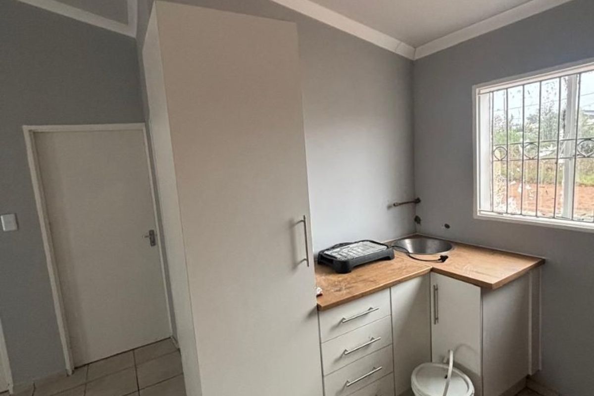 Renovated Family home - Photo 4
