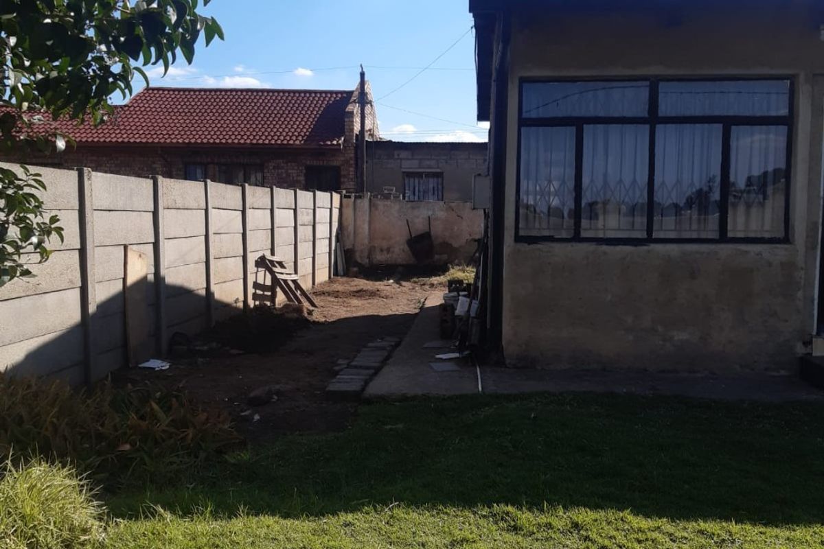 Two Bedroom House with 4 Outside Rooms - Photo 4