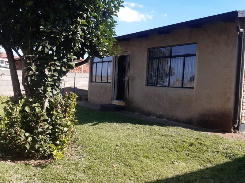 Two Bedroom House with 4 Outside Rooms - Photo 5