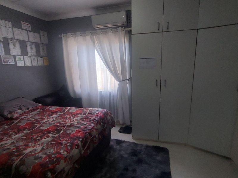 Family home in Bluff with pet friendly charm - Photo 8