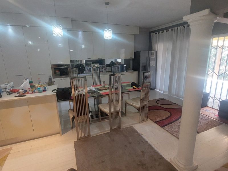Family home in Bluff with pet friendly charm - Photo 2