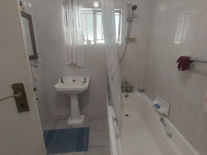 Family home in Bluff with pet friendly charm - Photo 4