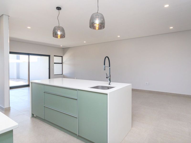 Brand New Double-Storey Masterpiece – No Transfer Duty! - Photo 4