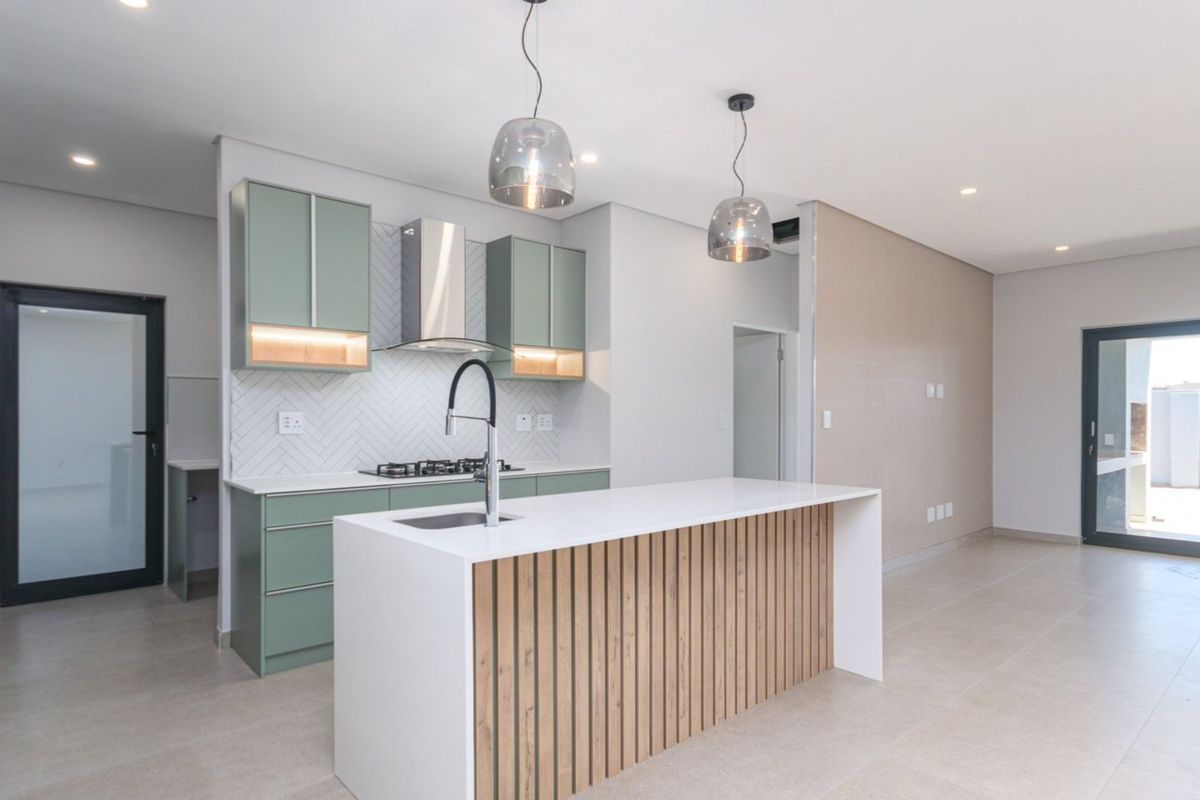 Brand New Double-Storey Masterpiece – No Transfer Duty! - Photo 2