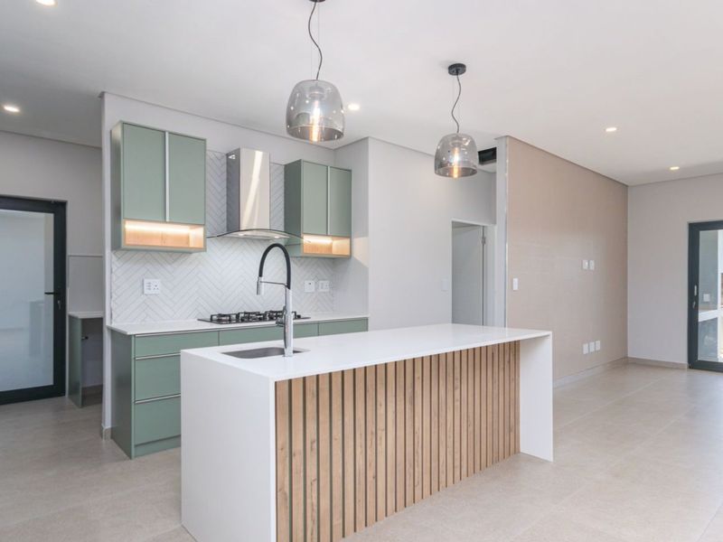 Brand New Double-Storey Masterpiece – No Transfer Duty! - Photo 2