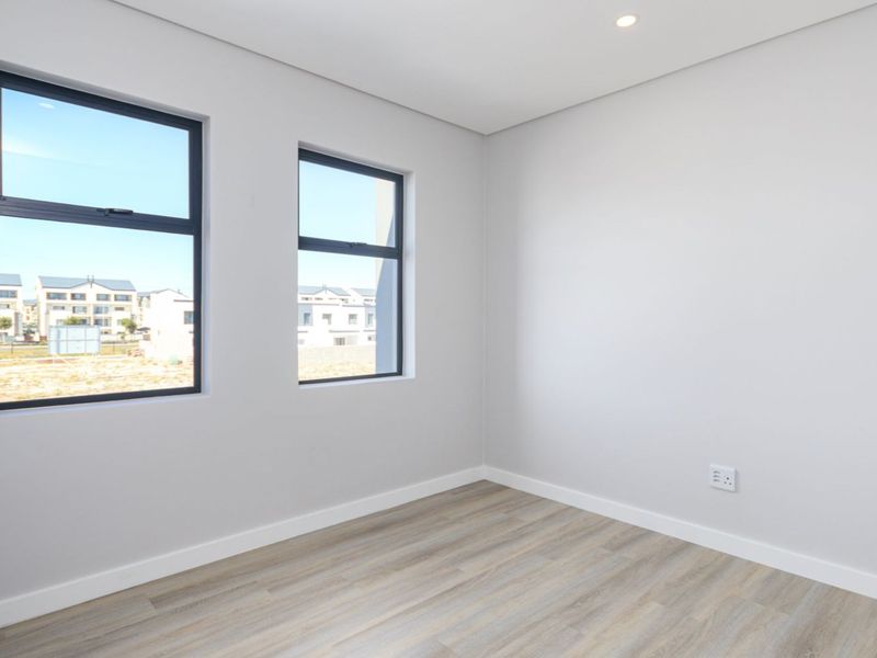 Brand New Double-Storey Masterpiece – No Transfer Duty! - Photo 6