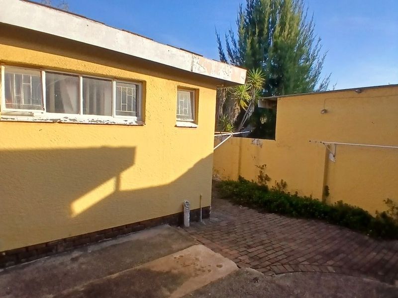 Large 4 bedroom 2 bathroom Family Home - Photo 6