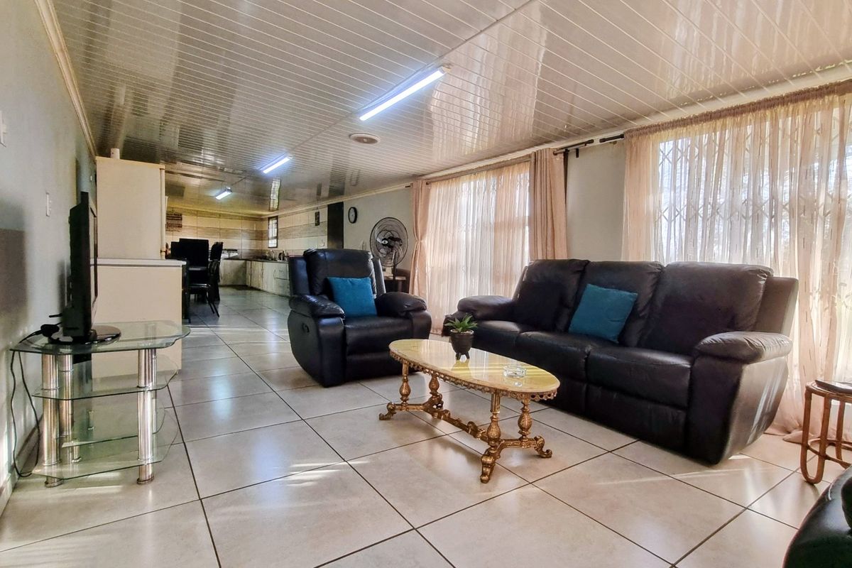 Modern Four-Bedroom Family Home on 2.4ha Agricultural Holding - Photo 4