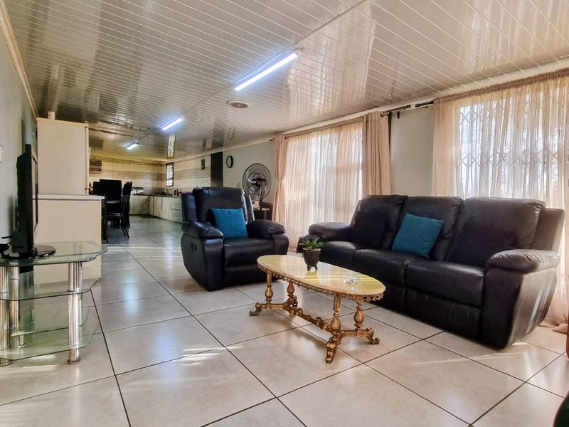 Modern Four-Bedroom Family Home on 2.4ha Agricultural Holding - Photo 4