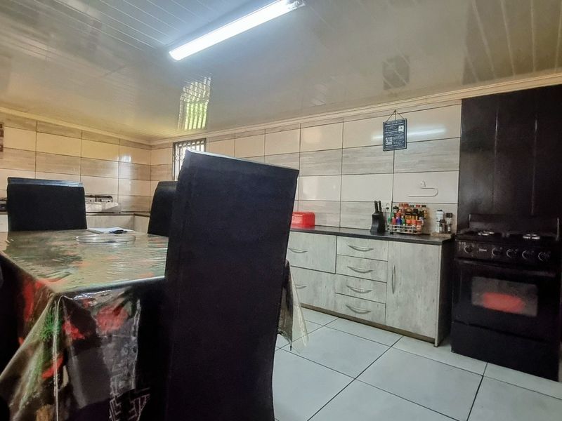 Modern Four-Bedroom Family Home on 2.4ha Agricultural Holding - Photo 7