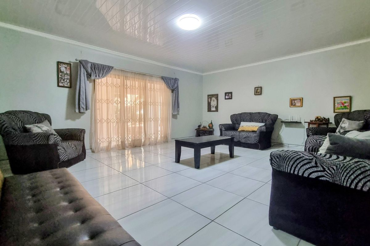 Modern Four-Bedroom Family Home on 2.4ha Agricultural Holding - Photo 2