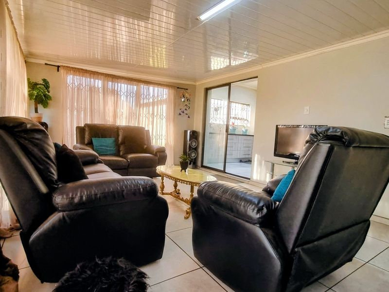 Modern Four-Bedroom Family Home on 2.4ha Agricultural Holding - Photo 9