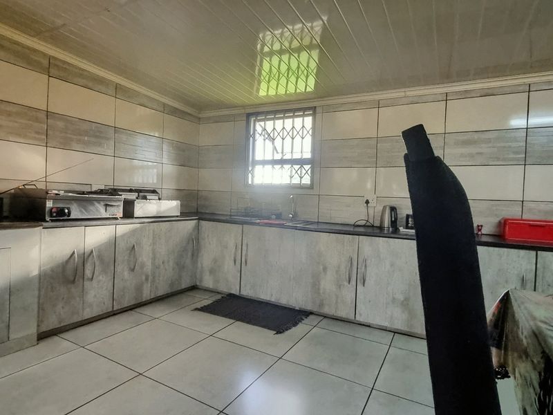 Modern Four-Bedroom Family Home on 2.4ha Agricultural Holding - Photo 6