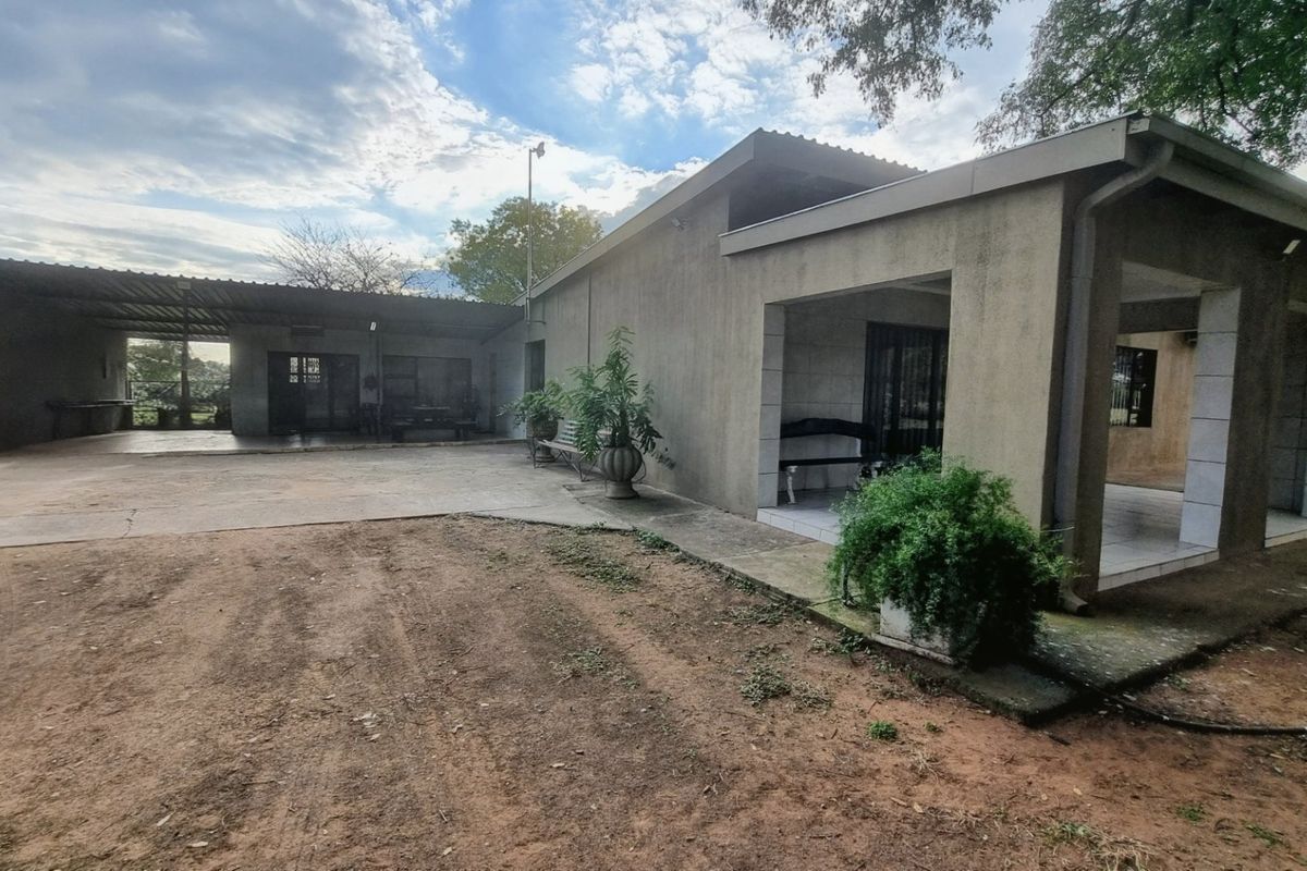 Modern Four-Bedroom Family Home on 2.4ha Agricultural Holding - Photo 3
