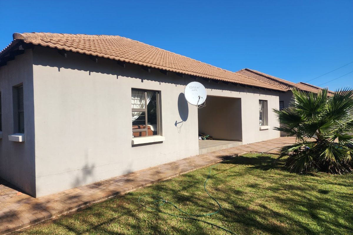 3 BEDROOM TOWNHOUSE IN WILKOPPIES - Photo 2