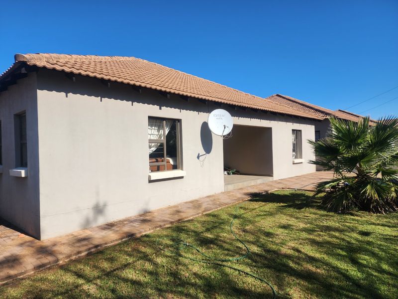 3 BEDROOM TOWNHOUSE IN WILKOPPIES - Photo 2
