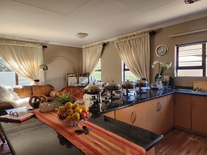 3 BEDROOM TOWNHOUSE IN WILKOPPIES - Photo 10