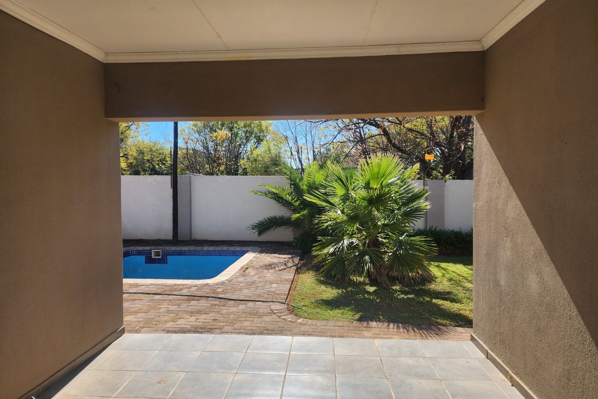 3 BEDROOM TOWNHOUSE IN WILKOPPIES - Photo 4