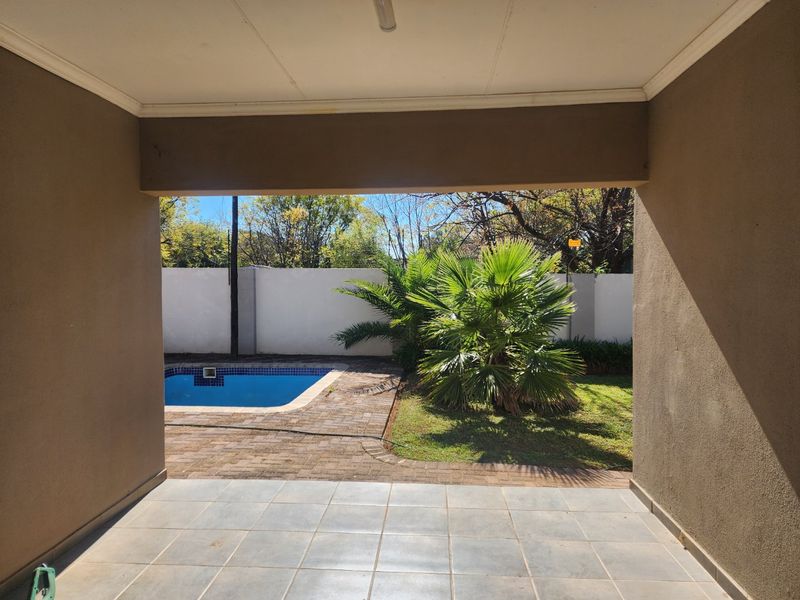 3 BEDROOM TOWNHOUSE IN WILKOPPIES - Photo 4