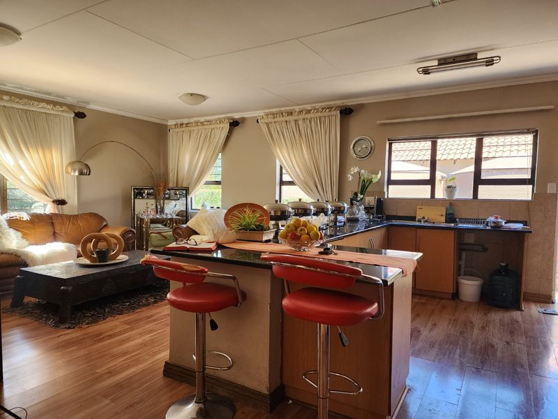 3 BEDROOM TOWNHOUSE IN WILKOPPIES - Photo 9