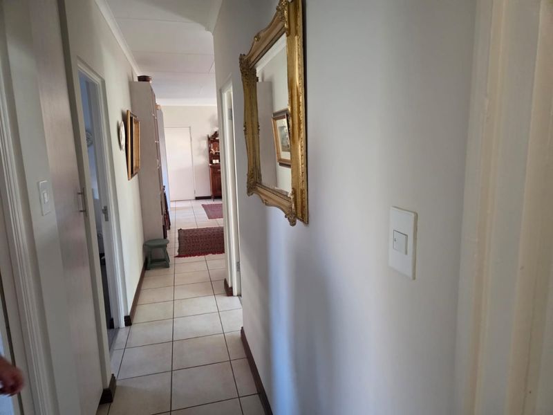 MODERN PET-FRIENDLY SIMPLEX IN A BEAUTIFUL LIFESTYLE ESTATE FOR OVER 50s - Photo 9