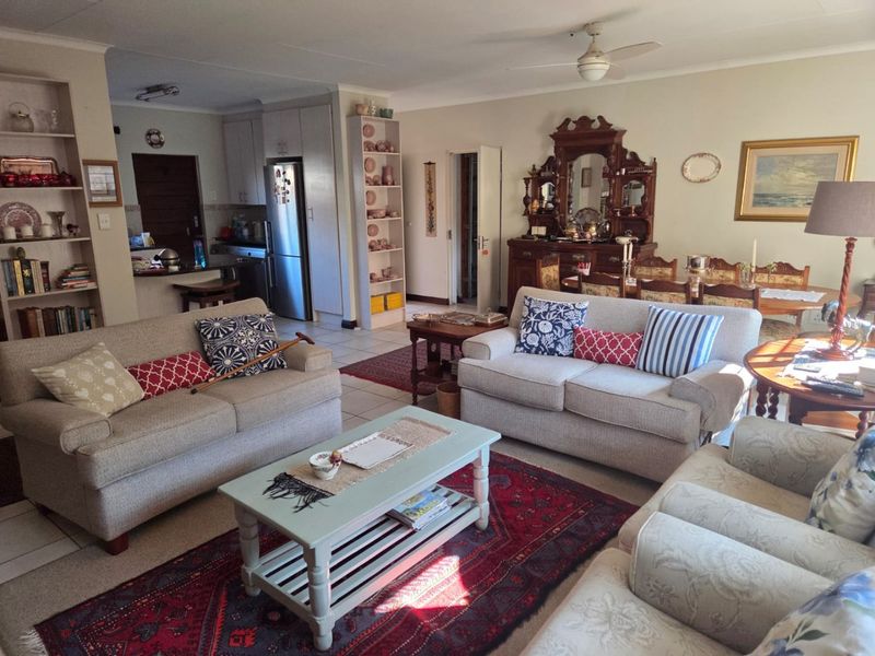 MODERN PET-FRIENDLY SIMPLEX IN A BEAUTIFUL LIFESTYLE ESTATE FOR OVER 50s - Photo 7