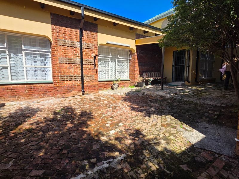 NEWLY RENOVATED 2 BEDROOM, 2 BATHROOM SIMPLEX IN LAUDIUM - Photo 1