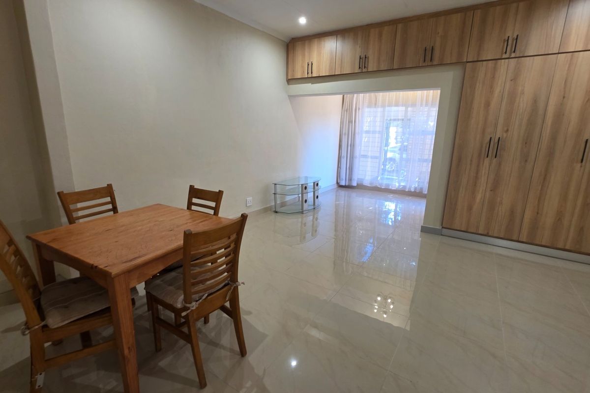 NEWLY RENOVATED 2 BEDROOM, 2 BATHROOM SIMPLEX IN LAUDIUM - Photo 2