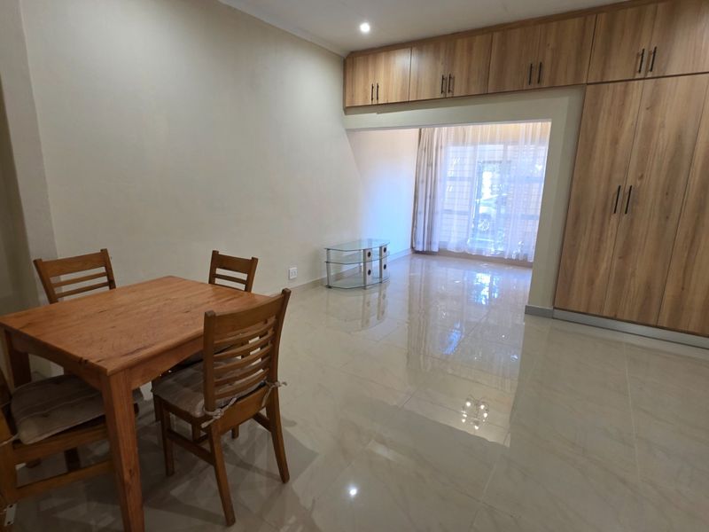 NEWLY RENOVATED 2 BEDROOM, 2 BATHROOM SIMPLEX IN LAUDIUM - Photo 2