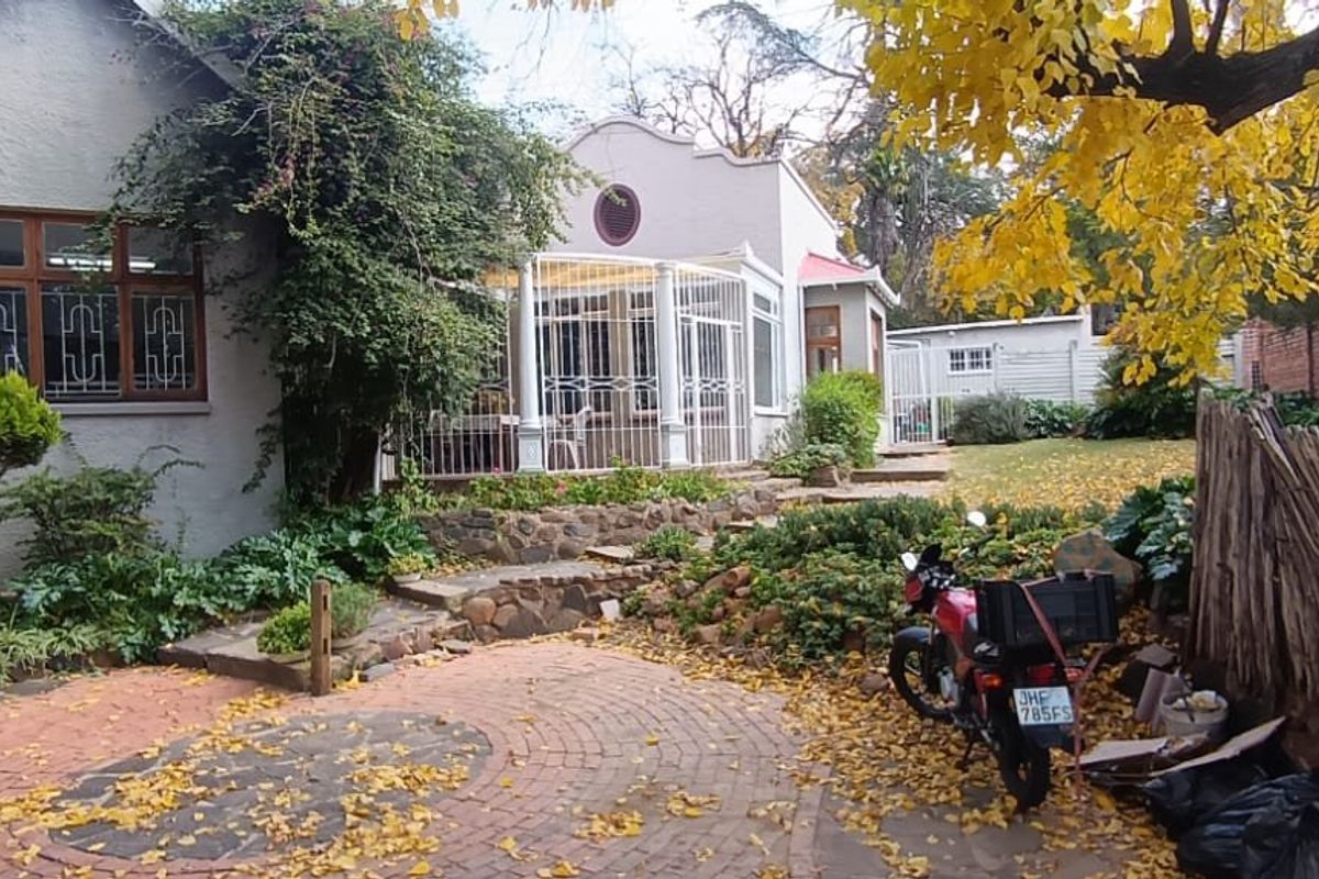 Arboretum Charmer  with excellent Location and lots of Possibilities - Photo 3