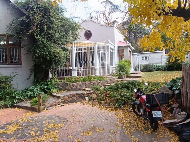 Arboretum Charmer  with excellent Location and lots of Possibilities - Photo 3