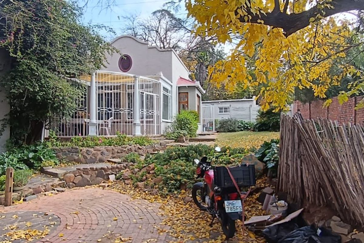 Arboretum Charmer  with excellent Location and lots of Possibilities - Photo 2