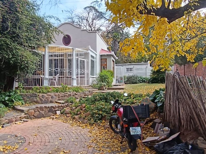 Arboretum Charmer  with excellent Location and lots of Possibilities - Photo 2